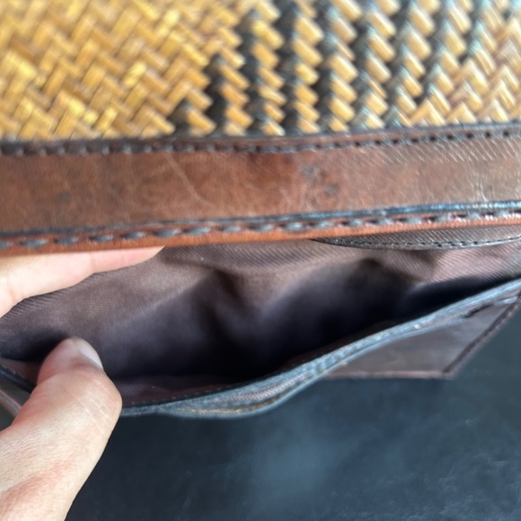 Vintage Brown Leather Tri-Fold Clasp Closure Wallet with Woven Details - Picture 5 of 12